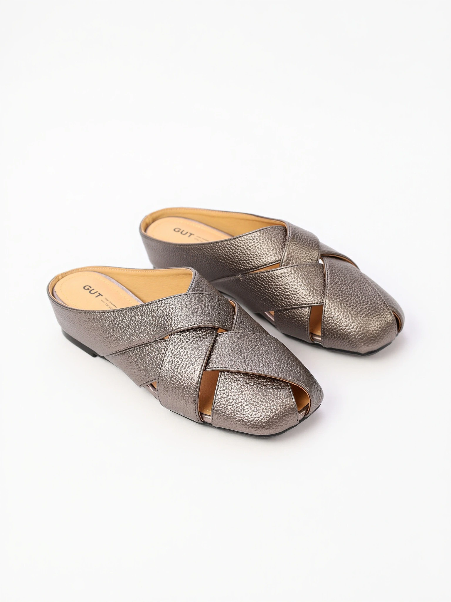 Сабо цвета серебра на венском каблуке